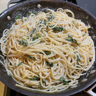cooked spaghetti alla rucola